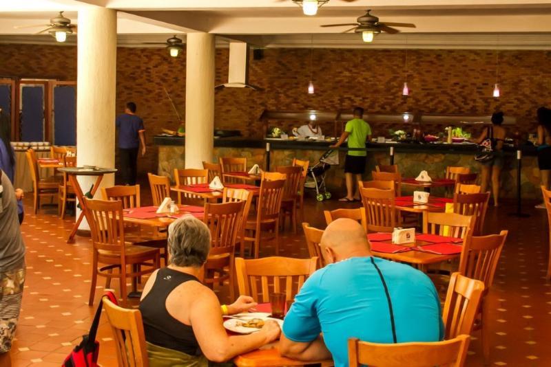 Portofino Complex Hotel Playa El Agua Екстериор снимка